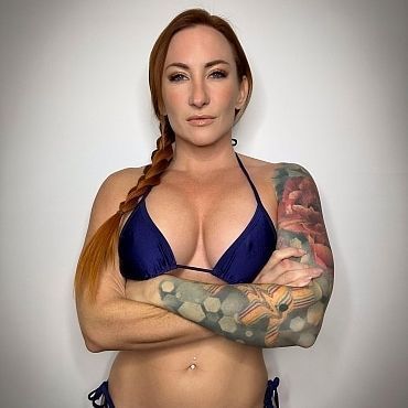 TATTED GINGER: SOPHIA LOCKE